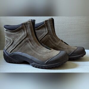 Clark's Waterproof Muckers Boots - Men US Size 7